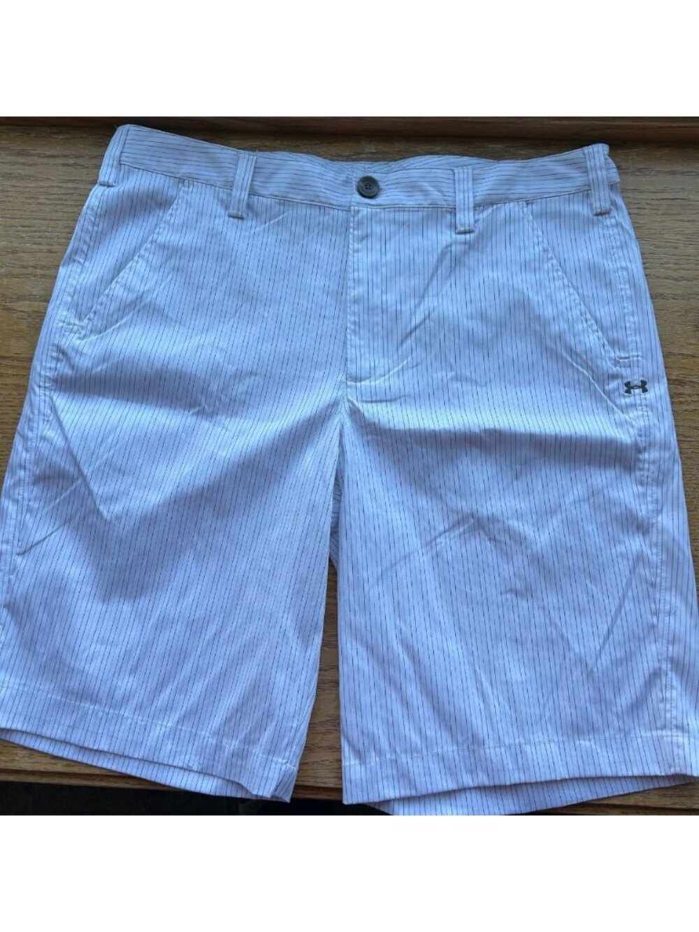 Men’s Under Armor White Pinstripe Performance Golf Shorts Sz 36 Athletic Casual